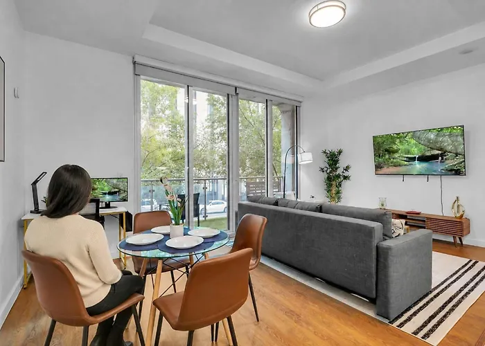 Minimalist Luxe Chic 1br Gym Apartment